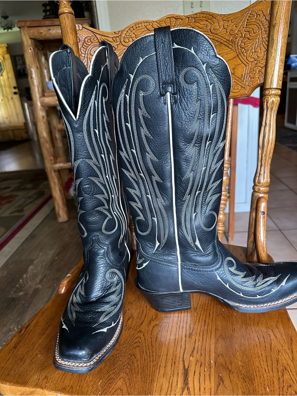 Women’s Ariat Black Embroidered Western Cowboy Boots. - Picture 6 of 6